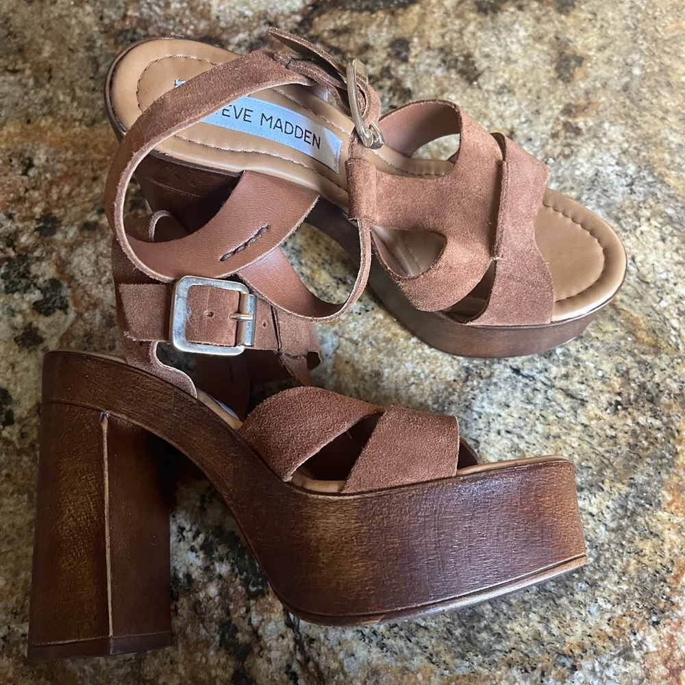 Shoes brand new. In good conditions.
